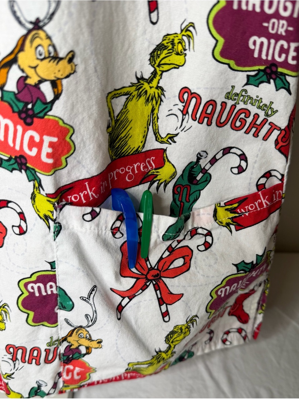 Dr. Seuss The Grinch White Short Sleeve Shirt Medical Scrub Top with Red Green - Picture 4 of 6